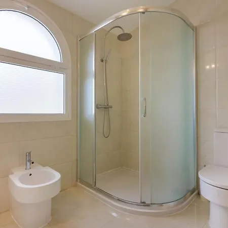 Maya. Attractive Modern 4 Bedroom וילה *