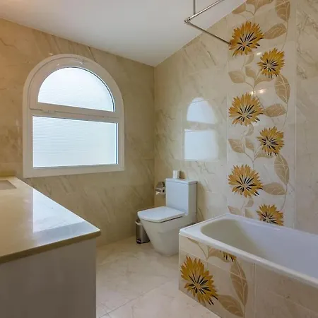 Maya. Attractive Modern 4 Bedroom