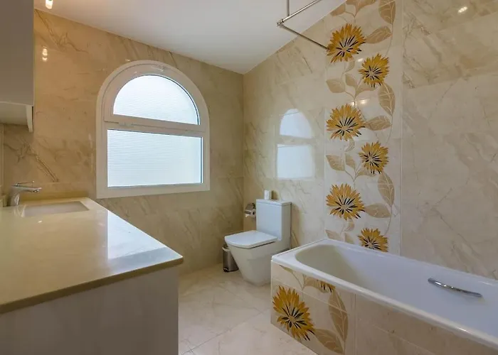 Maya. Attractive Modern 4 Bedroom