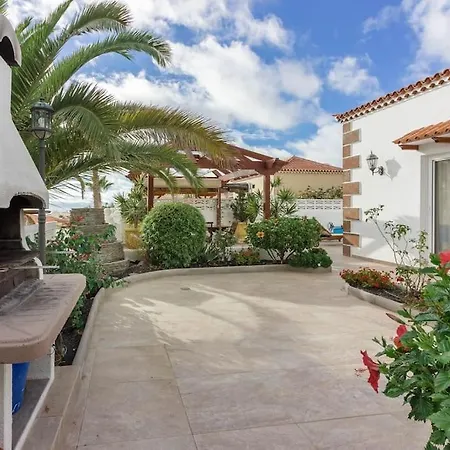 Maya. Attractive Modern 4 Bedroom Villa Callao Salvaje