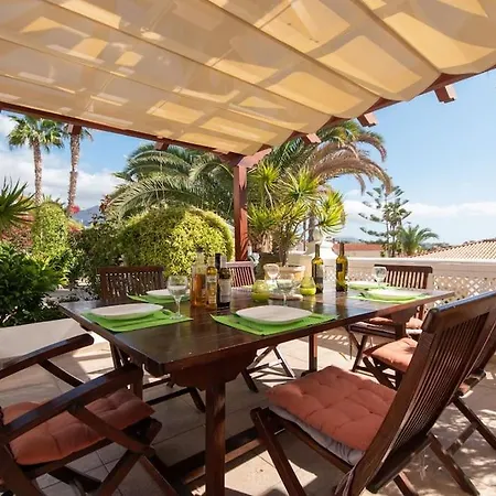 Villa Maya. Attractive Modern 4 Bedroom Callao Salvaje