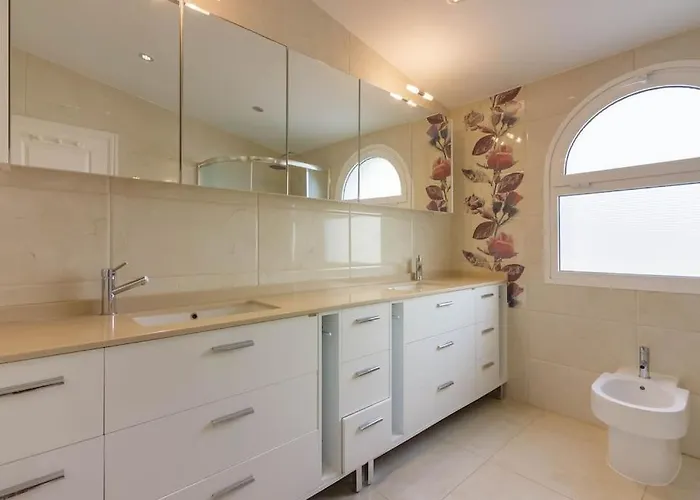 Villa Maya. Attractive Modern 4 Bedroom *