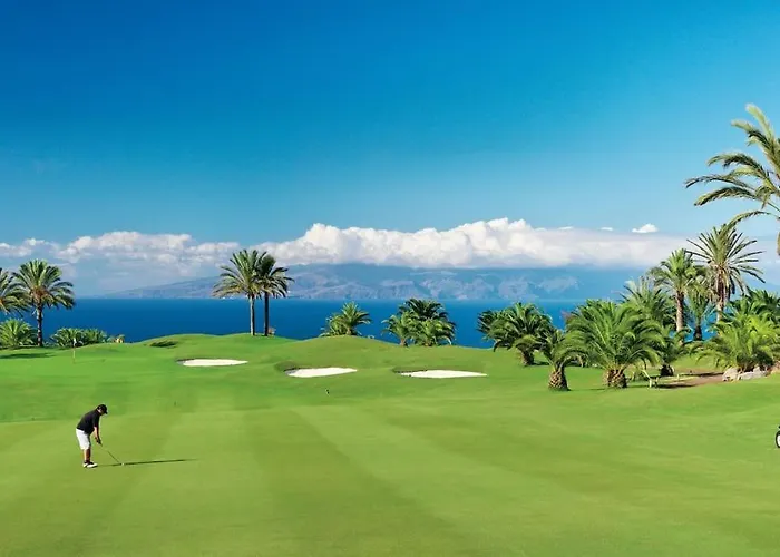 Maya. Attractive Modern 4 Bedroom Villa Callao Salvaje