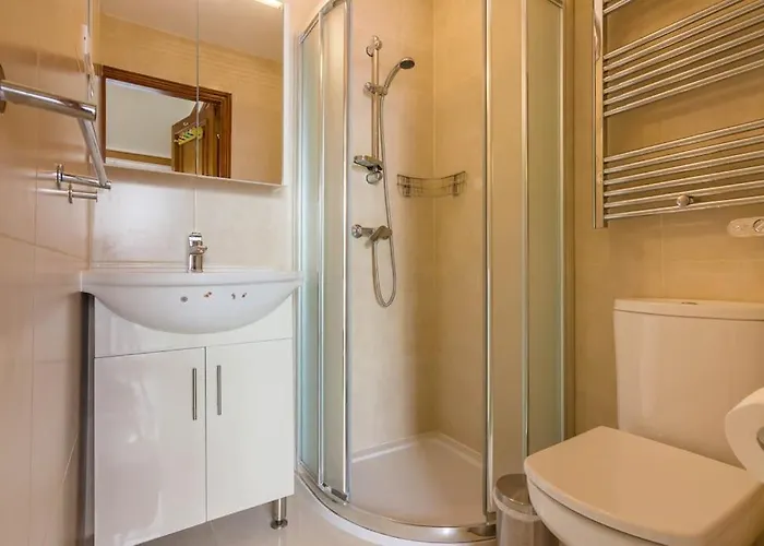 Villa Maya. Attractive Modern 4 Bedroom Callao Salvaje