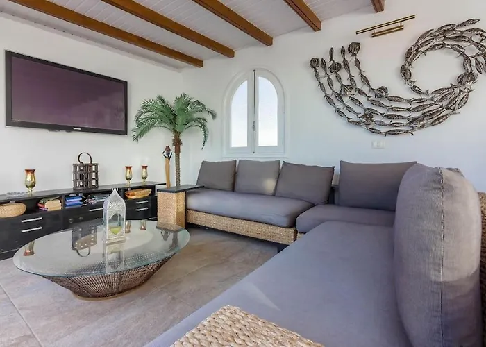 Maya. Attractive Modern 4 Bedroom Vila *