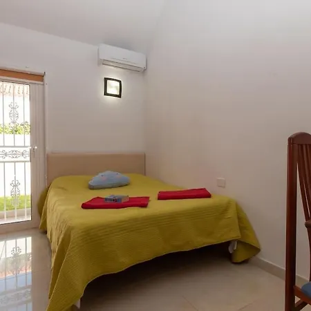 Maya. Attractive Modern 4 Bedroom Вилла Кальяо-Сальвахе