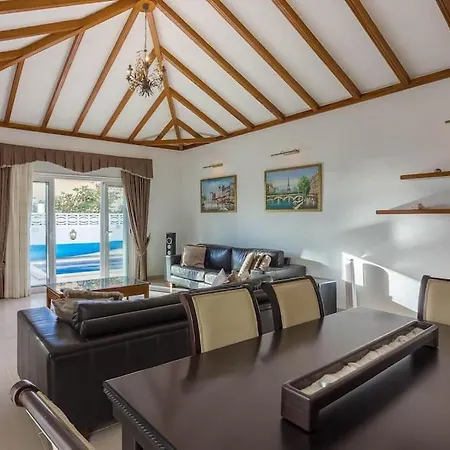 Вилла Maya. Attractive Modern 4 Bedroom