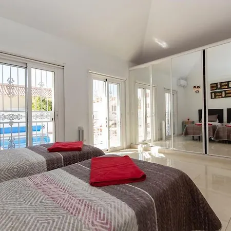 Maya. Attractive Modern 4 Bedroom * Кальяо-Сальвахе