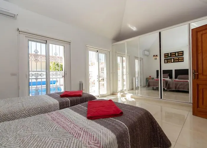 Maya. Attractive Modern 4 Bedroom * カジャオ・サルバヘ