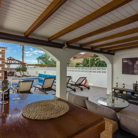 Maya. Attractive Modern 4 Bedroom Villa *