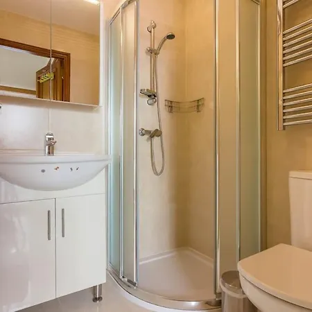 Villa Maya. Attractive Modern 4 Bedroom Callao Salvaje