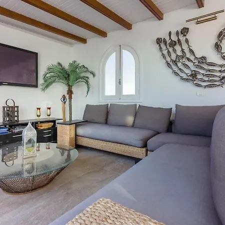 Maya. Attractive Modern 4 Bedroom Villa *