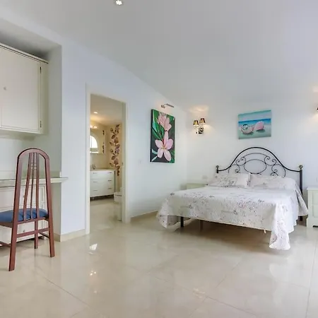 Villa Maya. Attractive Modern 4 Bedroom *